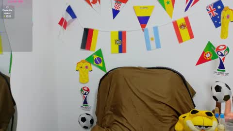 Snapshot of evvaa_moon chatting on June 24, 12:37 pm evvaa_moon online show from June 24, 12:37 pm