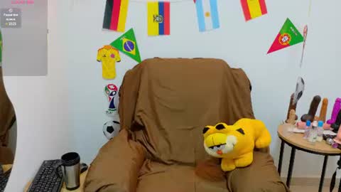 Snapshot of evvaa_moon chatting on June 26, 12:42 pm evvaa_moon online show from June 26, 12:42 pm
