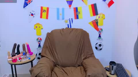 Snapshot of evvaa_moon chatting on July 22, 12:41 pm evvaa_moon online show from July 22, 12:41 pm
