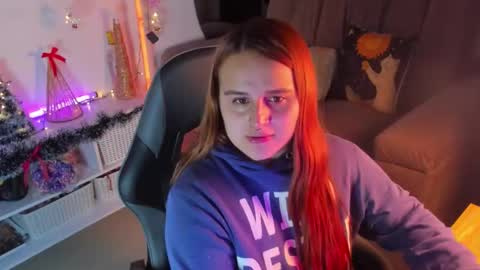 Snapshot of evy_orange1 chatting on December 20, 3:46 am EVY online show from December 20, 3:46 am