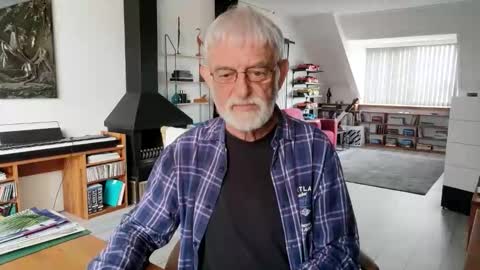 Snapshot of ewaldwillems99 chatting on June 4, 1:17 pm Naaktloper online show from June 4, 1:17 pm