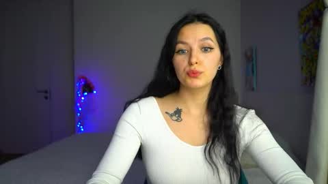 ewelynscott online show from December 15, 1:48 pm