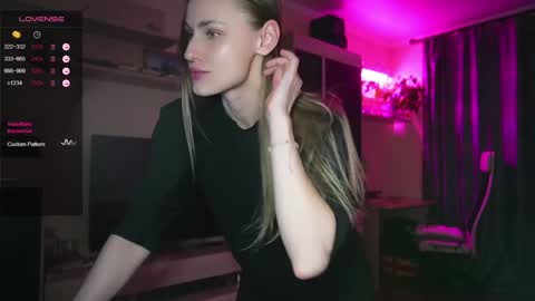 Snapshot of exe_cutie chatting on December 13, 1:37 am Mary online show from December 13, 1:37 am