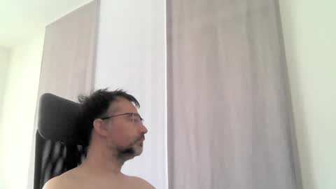 Snapshot of exhibit77 chatting on June 16, 6:49 am exhibit77 online show from June 16, 6:49 am