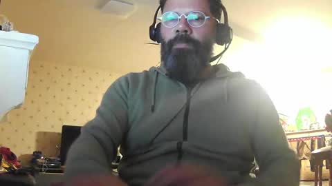 Gio online show from December 5, 8:55 pm