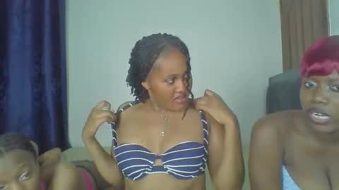 Snapshot of exotic_cutiee chatting on April 18, 10:32 pm exotic_cutiee online show from April 18, 10:32 pm