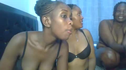 Snapshot of exotic_cutiee chatting on April 19, 10:36 am exotic_cutiee online show from April 19, 10:36 am