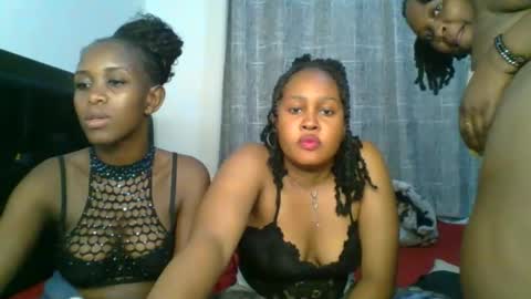 Snapshot of exotic_cutiee chatting on April 22, 2:58 am exotic_cutiee online show from April 22, 2:58 am