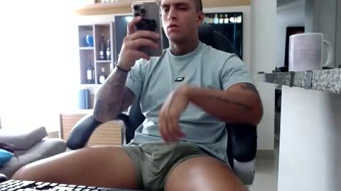 Snapshot of exotic_dude chatting on May 28, 1:30 pm camilo online show from May 28, 1:30 pm