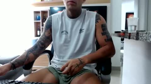 Snapshot of exotic_dude chatting on June 17, 3:35 pm camilo online show from June 17, 3:35 pm