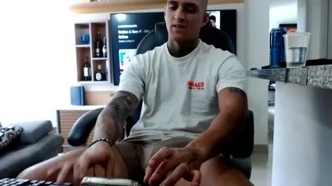 Snapshot of exotic_dude chatting on June 21, 5:04 pm camilo online show from June 21, 5:04 pm