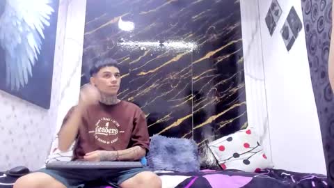 Snapshot of exotichot_couple chatting on May 18, 11:32 pm exotichot_couple online show from May 18, 11:32 pm