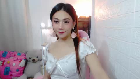 exotictssavie online show from December 6, 6:28 pm