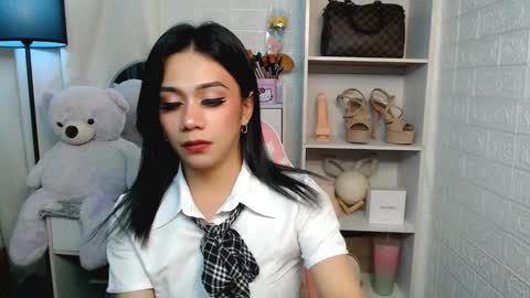 exotictssavie online show from February 25, 8:19 pm