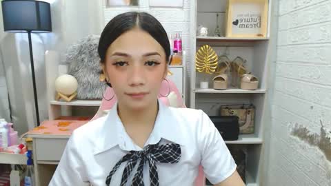 exotictssavie online show from February 5, 8:35 pm