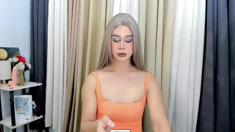 expensive_elise online show from February 13, 12:01 pm