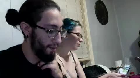 Snapshot of extaticxx chatting on December 11, 3:35 am Extrastatic94 online show from December 11, 3:35 am