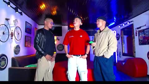 extrangers online show from January 16, 1:15 pm