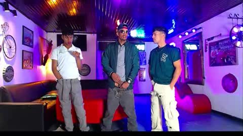 extrangers online show from February 5, 1:16 pm