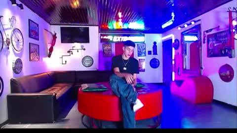 extrangers online show from February 20, 12:16 pm