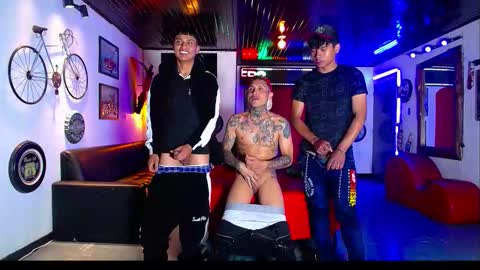 extrangers online show from March 5, 12:12 pm