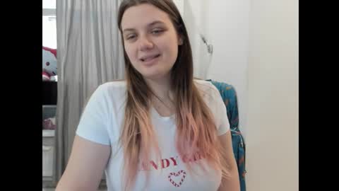 Snapshot of eyes_say_yes chatting on February 18, 12:23 pm Yara online show from February 18, 12:23 pm