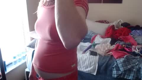 eyeswall0w online show from September 19, 12:39 pm