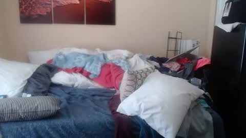 eyeswall0w online show from October 13, 3:23 pm