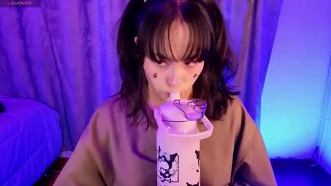 Snapshot of eymmy_24 chatting on January 7, 3:53 am eymmy_24 online show from January 7, 3:53 am