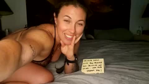 ezbreezy13 online show from May 13, 2:42 am