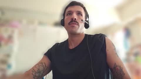 Snapshot of ezlajfer chatting on March 20, 4:12 pm venusah online show from March 20, 4:12 pm