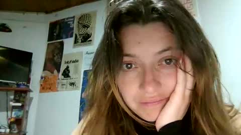 Snapshot of ezlngirl chatting on May 19, 10:49 pm Aimee online show from May 19, 10:49 pm
