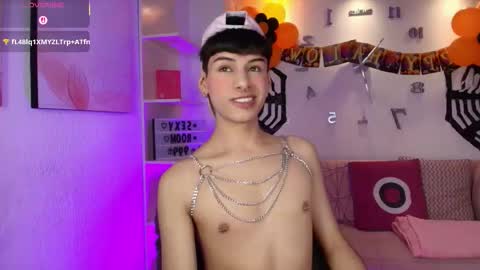 Snapshot of ezra_storm chatting on October 23, 6:13 am Juan online show from October 23, 6:13 am