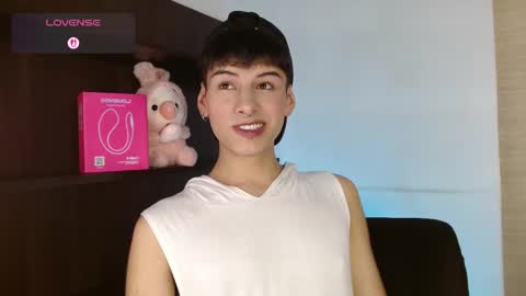 Snapshot of ezra_storm chatting on November 8, 5:51 am Juan online show from November 8, 5:51 am