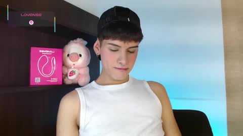 Snapshot of ezra_storm chatting on November 9, 4:44 am Juan online show from November 9, 4:44 am