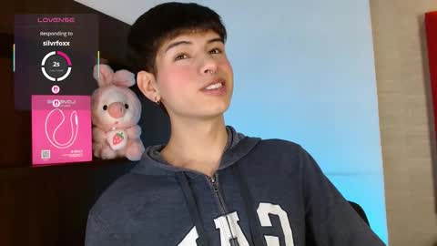 Snapshot of ezra_storm chatting on November 17, 5:02 am Juan online show from November 17, 5:02 am