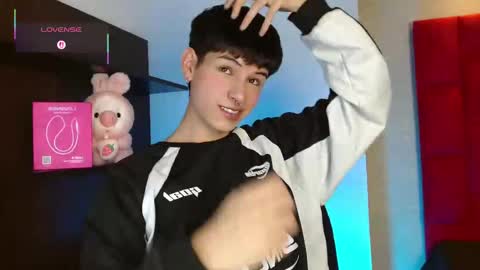 Snapshot of ezra_storm chatting on November 20, 5:29 am Juan online show from November 20, 5:29 am