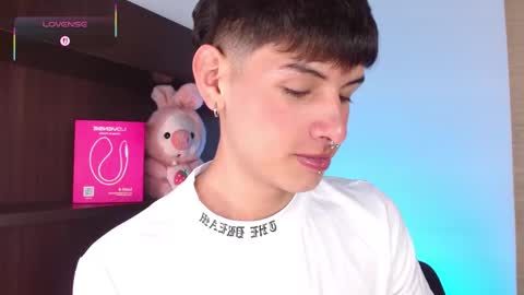 Snapshot of ezra_storm chatting on November 30, 5:44 am Juan online show from November 30, 5:44 am