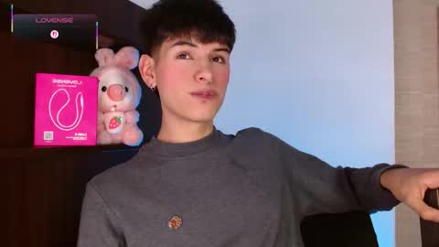 Snapshot of ezra_storm chatting on December 3, 5:04 am Juan online show from December 3, 5:04 am