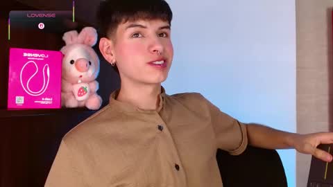 Snapshot of ezra_storm chatting on December 4, 6:01 am Juan online show from December 4, 6:01 am