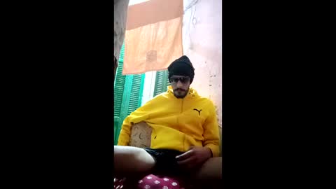 Snapshot of ezz_3zoo1 chatting on April 9, 2:22 am weza online show from April 9, 2:22 am