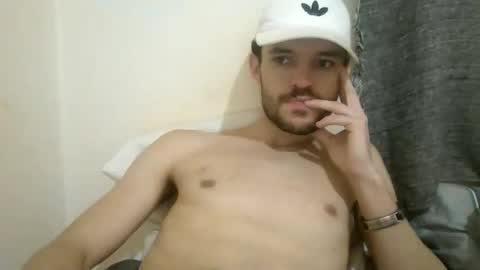 Snapshot of ezzcunha chatting on June 6, 1:32 am ezzcunha online show from June 6, 1:32 am