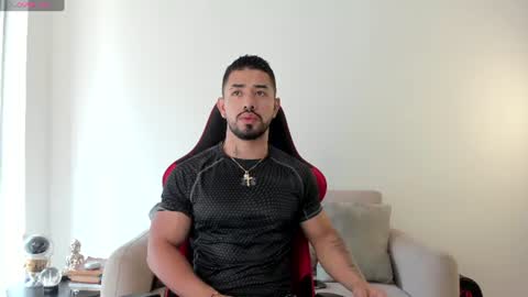 Snapshot of ezzio_scolaro chatting on June 8, 8:20 pm Ezzio Scolaro online show from June 8, 8:20 pm