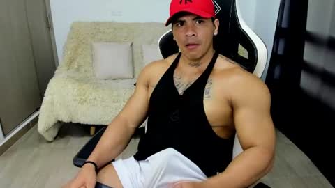 Snapshot of fabian_arango chatting on August 7, 1:51 am Fabian arango online show from August 7, 1:51 am