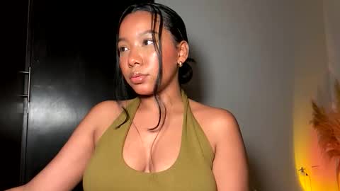 Snapshot of fabianna_laraa chatting on December 15, 3:55 am Thianna online show from December 15, 3:55 am