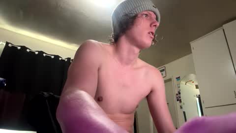 Snapshot of fadedboy4u chatting on December 5, 7:43 pm fadedboy4u online show from December 5, 7:43 pm