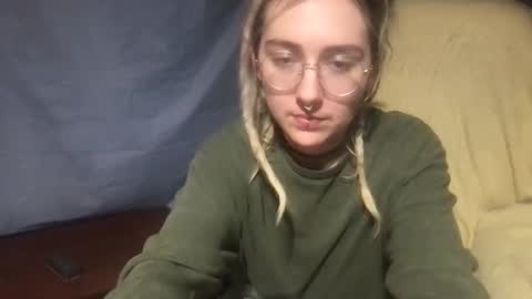 Snapshot of faexoxoxo chatting on December 14, 5:51 am Fae online show from December 14, 5:51 am