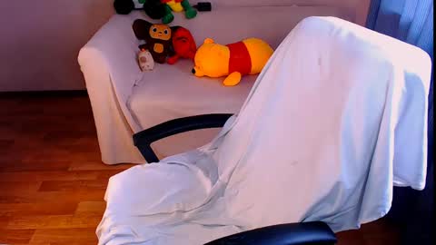 Elli  online show from May 6, 6:19 am