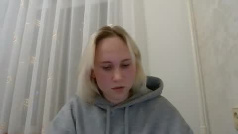 Snapshot of fairyfeller_ chatting on October 1, 3:51 pm fairyfeller_ online show from October 1, 3:51 pm