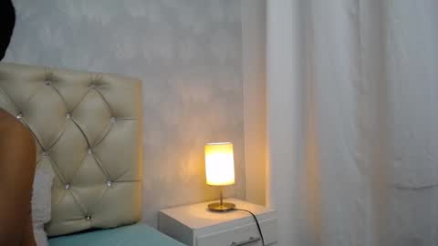 Snapshot of faith_hill chatting on December 6, 5:55 pm Faith online show from December 6, 5:55 pm